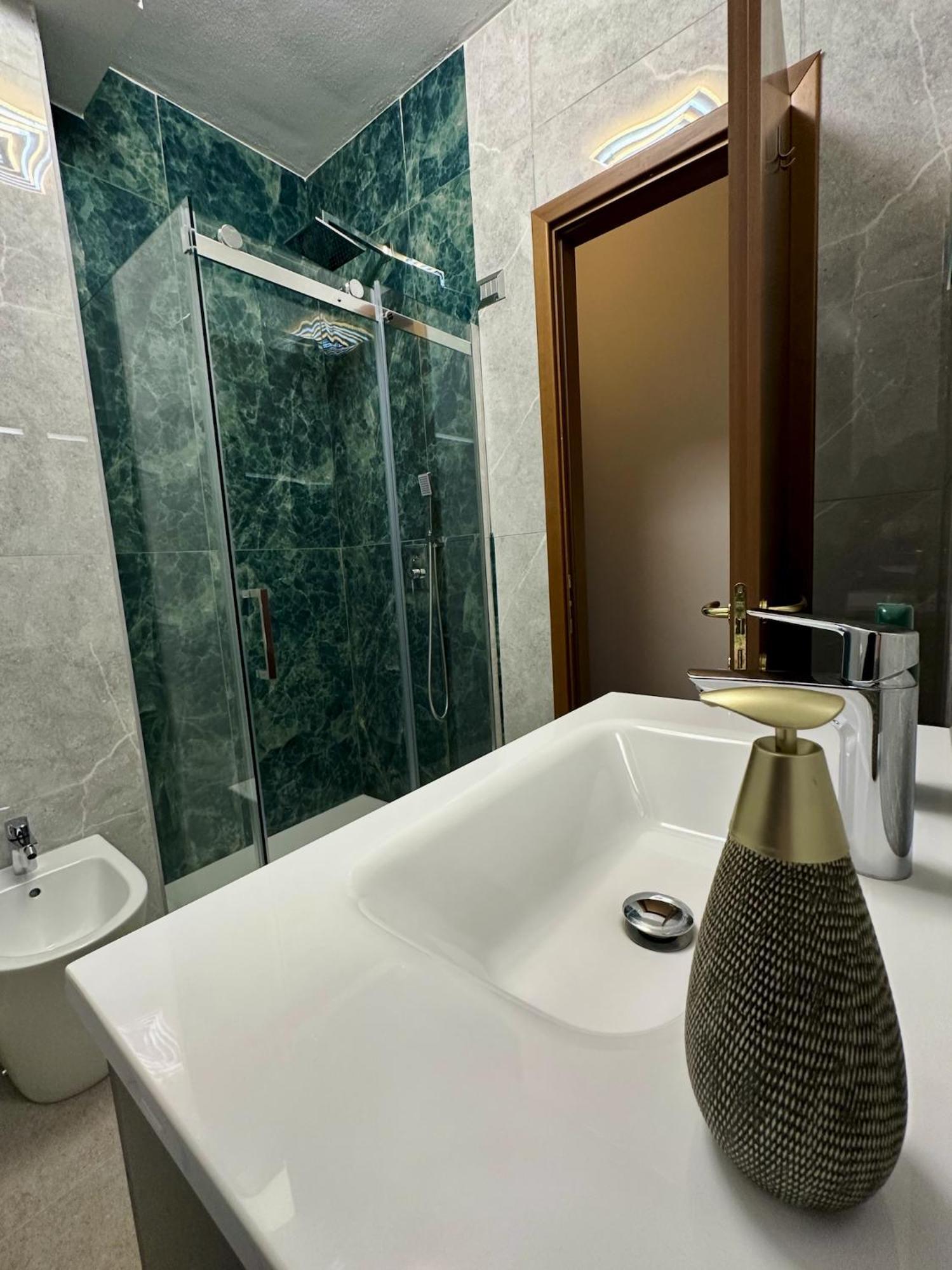 King Apartment Milano Bocconi Exterior foto